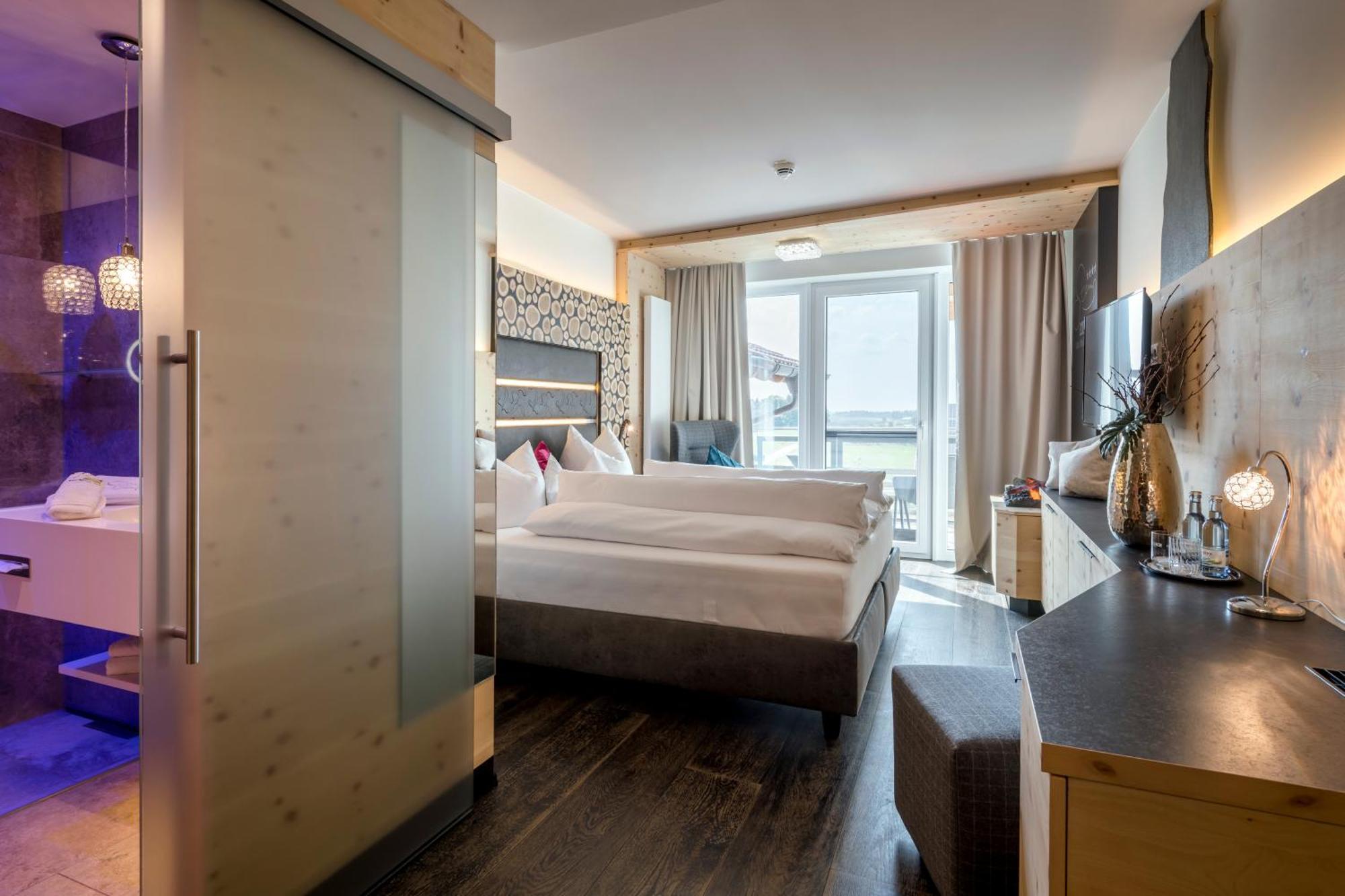 Отель Stemp Wellnessresort 4 Sterne Superior Бюхльберг